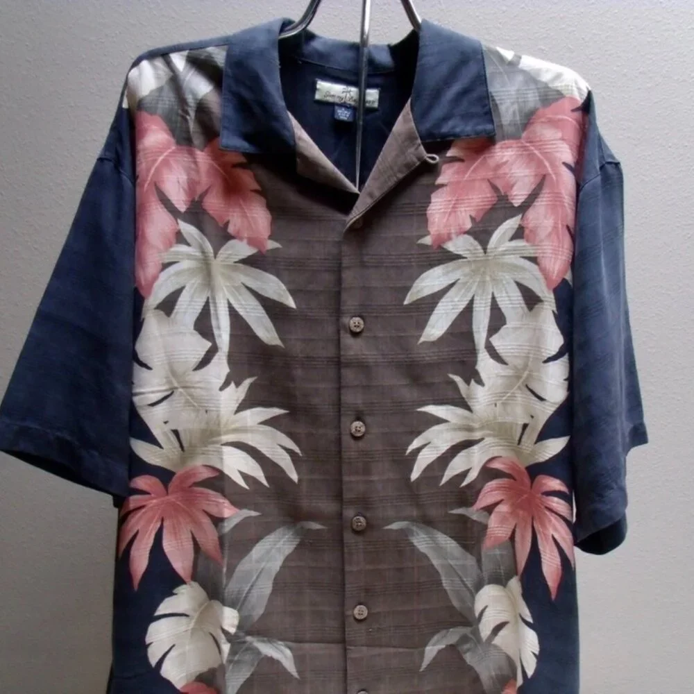 TOMMY BAHAMA 100% Silk Short Sleeved Hawaiian Camp Aloha Shirt Size Large - Picture 5 of 6